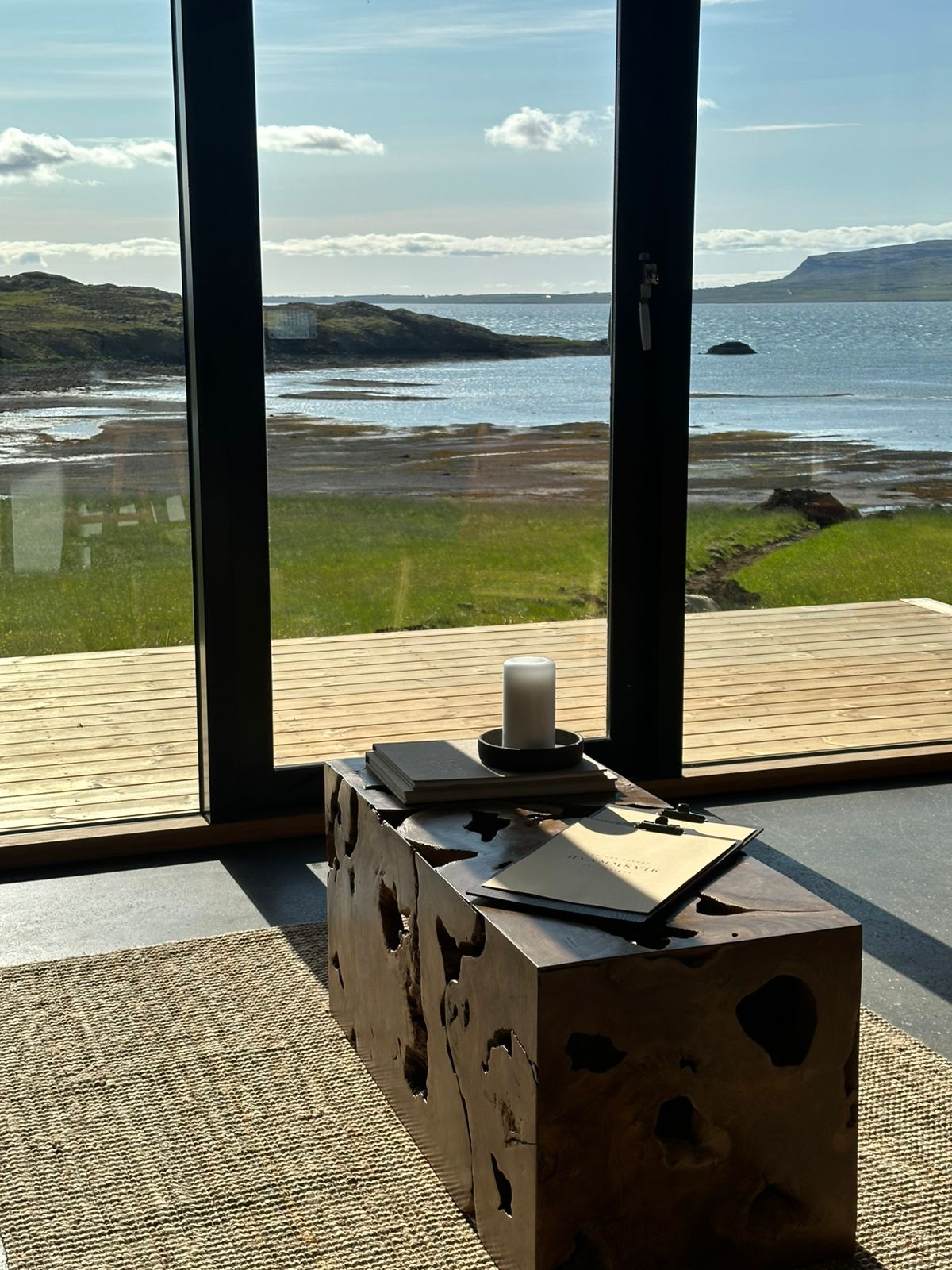 icelandic lodge with a view over the ocean hot springs
